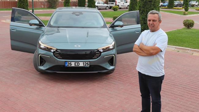 Togg T10F’i kentte alan ilk kişi oldu! Görenler bir daha bakıyor: Lüks araçlar kullandım ama bu daha konforlu