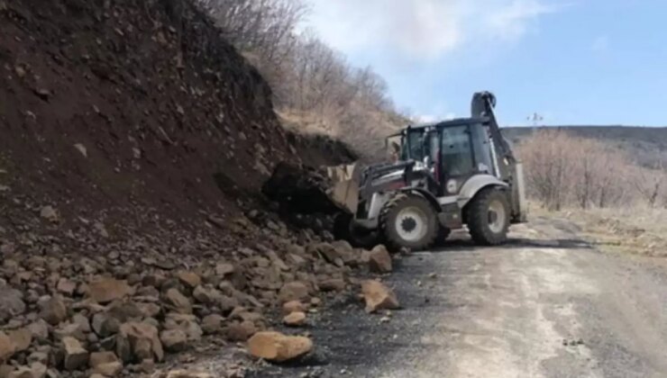 Toprak kayması faciayla sonuçlandı! Uçurumdan yuvarlanan kepçe operatörü hayatını kaybetti