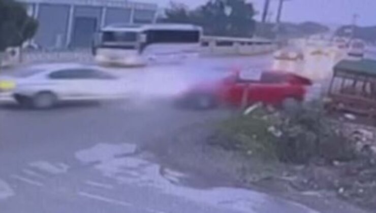 2 kadın hayatını kaybetti, 4 yaralı! Kahreden kaza kamerada!