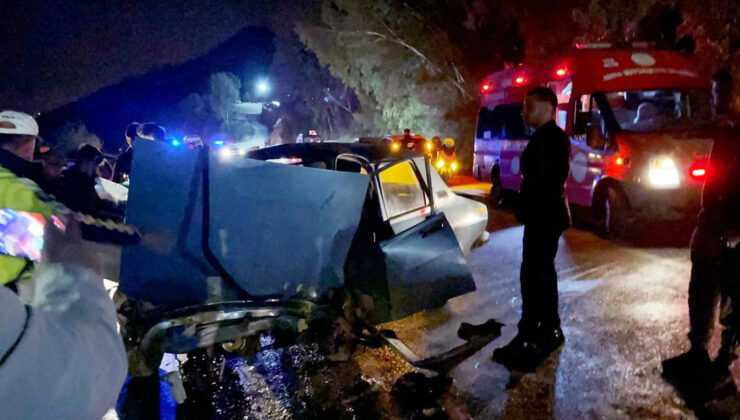 Adana’da iki otomobil kafa kafaya çarpıştı: 7 yaralı