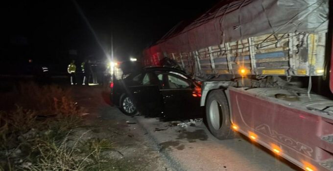 Afyonkarahisar’da feci kaza! Otomobil tırla çarpıştı: 2 ölü, 2 yaralı