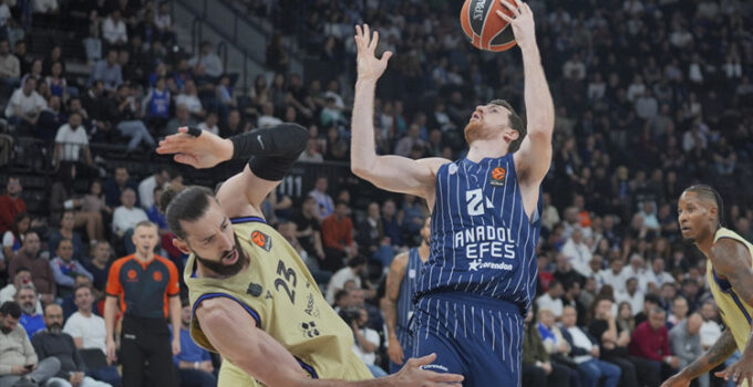 Anadolu Efes 74-73 Barcelona (Euroleague maçı özeti)