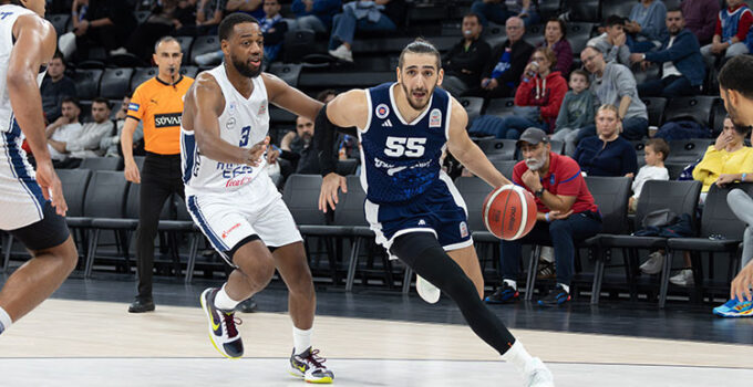 Anadolu Efes, Bahçeşehir Koleji’ne mağlup oldu!