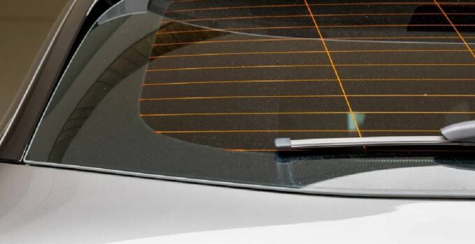 Araçların arka camındaki çizgiler dekor değil: İşte kimsenin bilmediği anlamı