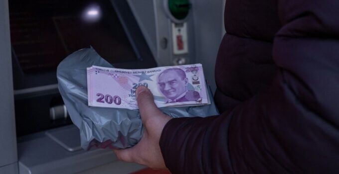 Asgari ücrette milyonların beklentisini boşa çıkaran zam tablosu