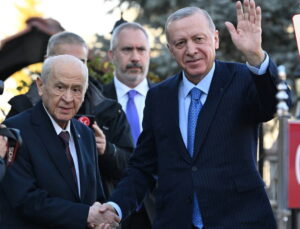 Bahçeli’nin ‘İmralı’ resti Ankara’yı karıştırdı: AKP’de oy kaygısı, MHP’de disiplin korkusu