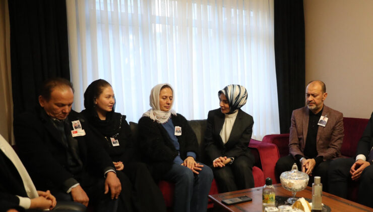 Bakan Göktaş, şehit Pilot Caner Kandemir’in ailesini ziyaret etti