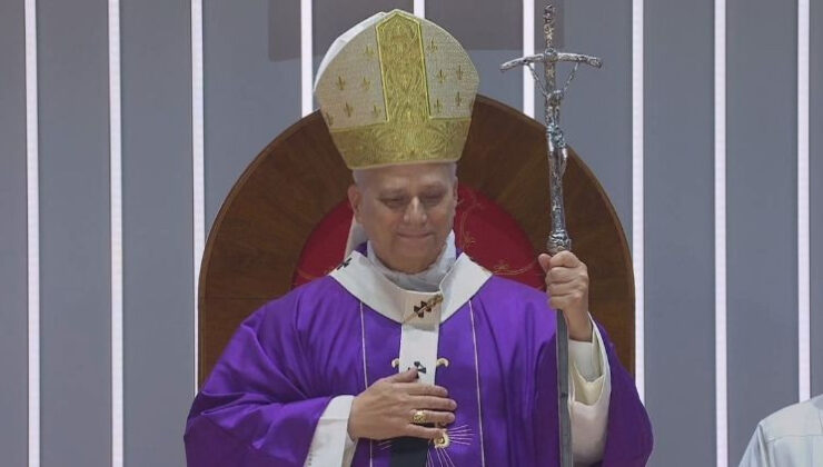 Binlerce kişi katıldı… Papa, Volkswagen Arena’da dev ayini yönetti