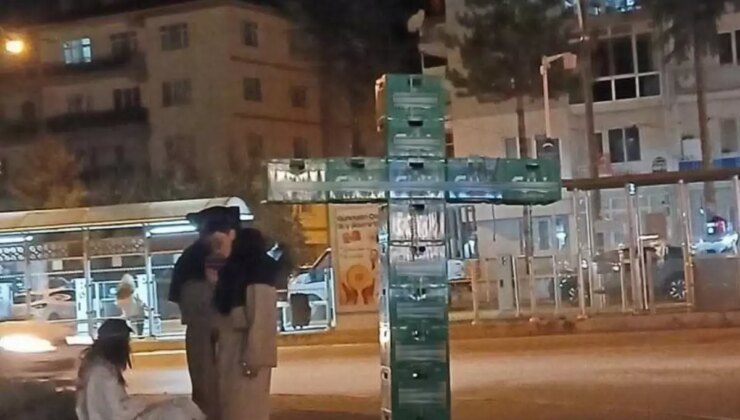 Bira kasalarıyla haç işareti yapan 3 kişiye gözaltı