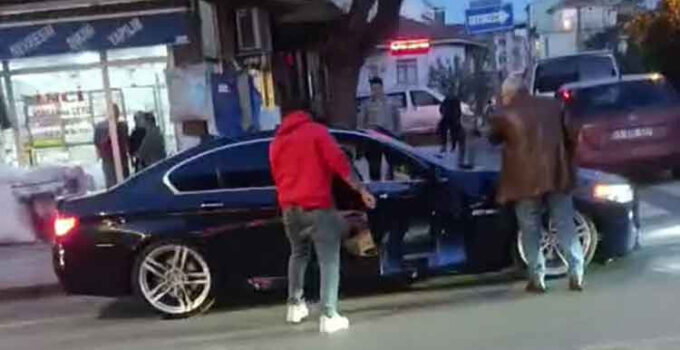 Boşandığı eşiyle ilişkisi olduğunu iddia ettiği arkadaşını öldürüldü