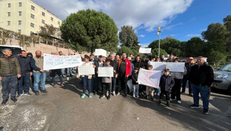 Buca’da mahalleli ‘çöp’ eylemine bu hafta da devam etti