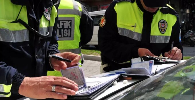 Bugünden itibaren 5 ay zorunlu! Kurala uymayan sürücülere 6 bin TL ceza var