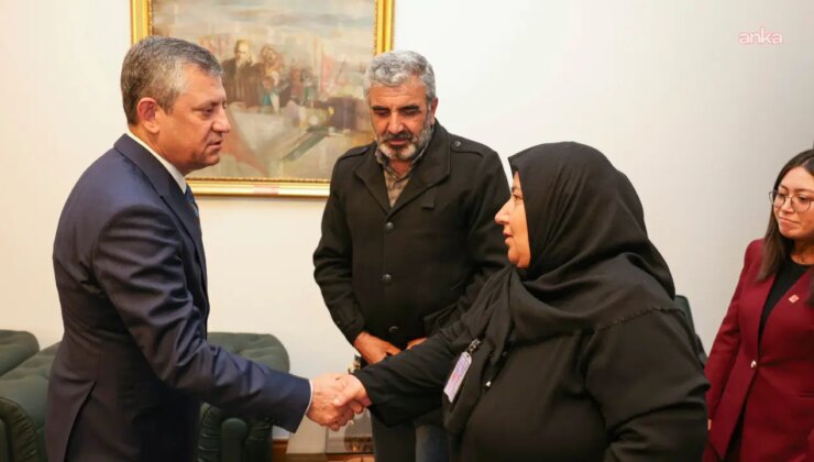 CHP Genel Başkanı Özel, Rojin Kabaiş’in ailesi ve katledilen Ayşe Tokyaz’ın ikiz kardeşi Esra Tokyaz ile görüştü