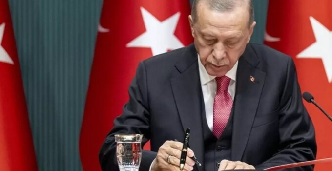 Cumhurbaşkanı Erdoğan imzaladı! 2 kişinin mal varlıkları dondurulma kararı kaldırıldı