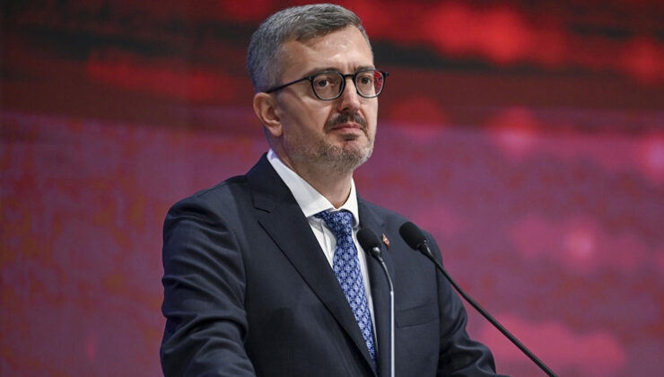 Cumhurbaşkanlığı İletişim Başkanı Burhanettin Duran, dünya şampiyonu olan milli karateci Şamdan’ı kutladı