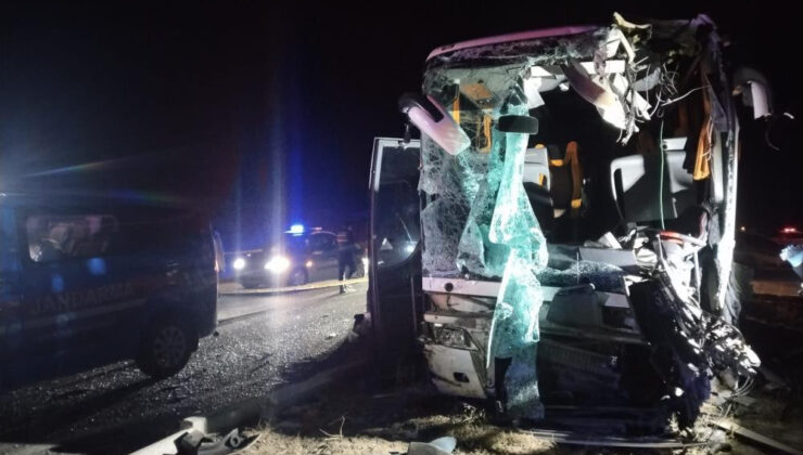 Denizli’de minibüs yolcu otobüsüyle çarpıştı: 1 ölü, 13 yaralı