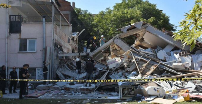 ‘Deprem fırtınası birkaç ay sürebilir’ | Prof. Dr. Sözbilir: 10 ayda olması gereken aktivite 3 ayda oldu