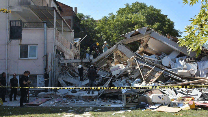 ‘Deprem fırtınası birkaç ay sürebilir’ | Prof. Dr. Sözbilir: 10 ayda olması gereken aktivite 3 ayda oldu