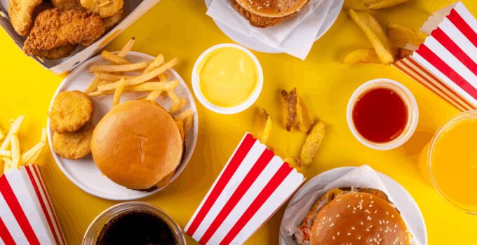 Dev fast food zinciri Türkiye'ye resmen geri döndü