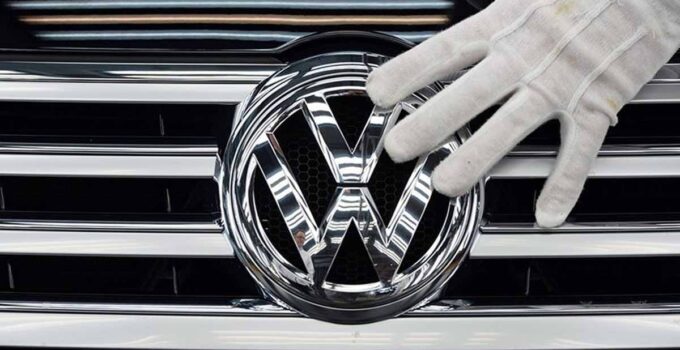 Dev kriz Volkswagen’i vurdu… Ama asıl darbeyi tüketici alacak!