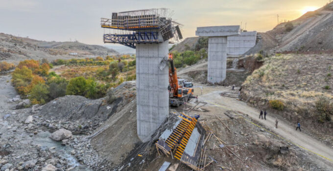 Diyarbakır’da viyadük inşaatında iskele çöktü! 4 işçi öldü