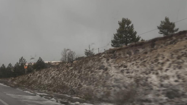 Dolu yağışı bastırdı her yer beyaza büründü! ‘Yollar kar gibi dolu kaplandı’