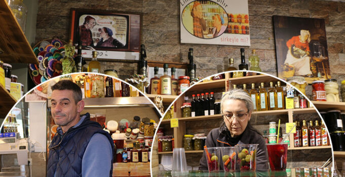 Eskişehir’de ‘Neşeli Günler’ filmi gerçek oldu! Boşanan çift karşı karşıya turşu dükkanı işletiyor