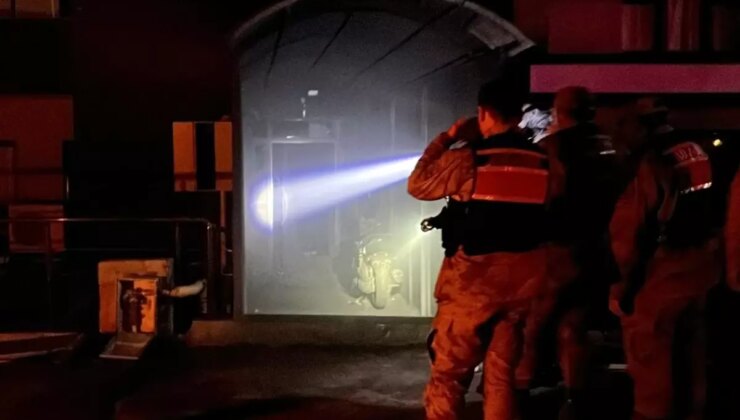 Galeride çıkan yangında 2 kişi öldü, 14 kişi yaralandı