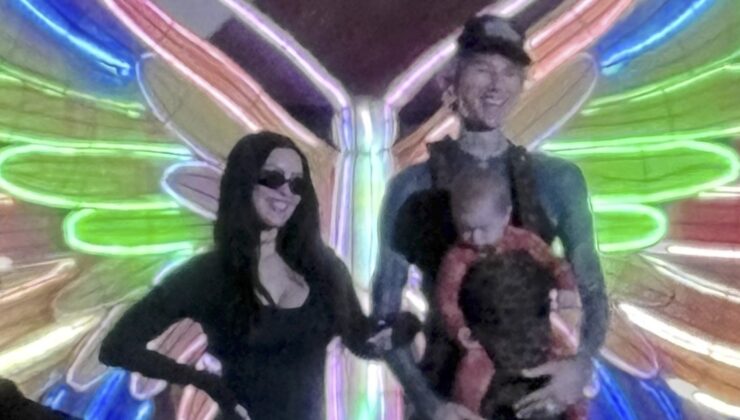 Geçen yıl ayrılan Megan Fox ve Machine Gun Kelly bebekleri için bir araya geldi