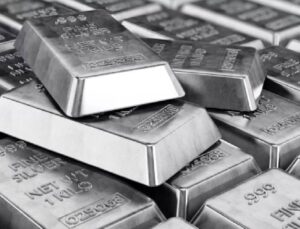 Gümüş 3 haftanın zirvesinde