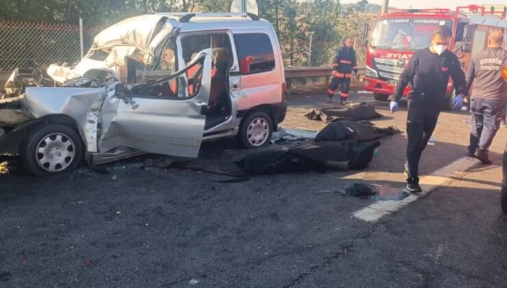 Hafif ticari araç, otoyolda kamyona çarptı; 3 ölü, 3 yaralı