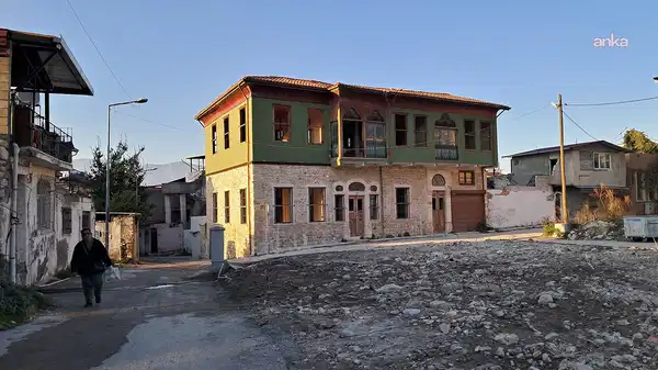 Hatay’ın ‘riskli alan’ ilan edilen Affan Mahallesi sakinleri TOKİ konutlarına gitmek istemiyor: ‘Kültürümüzü bırakmak istemiyoruz’