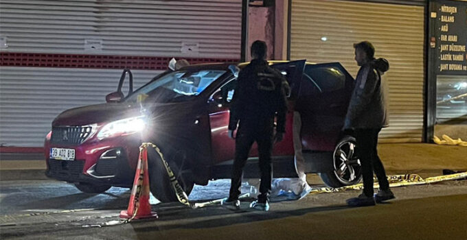İstanbul’da otomobilde kanlı tartışma! 2 ölü, 1 ağır yaralı