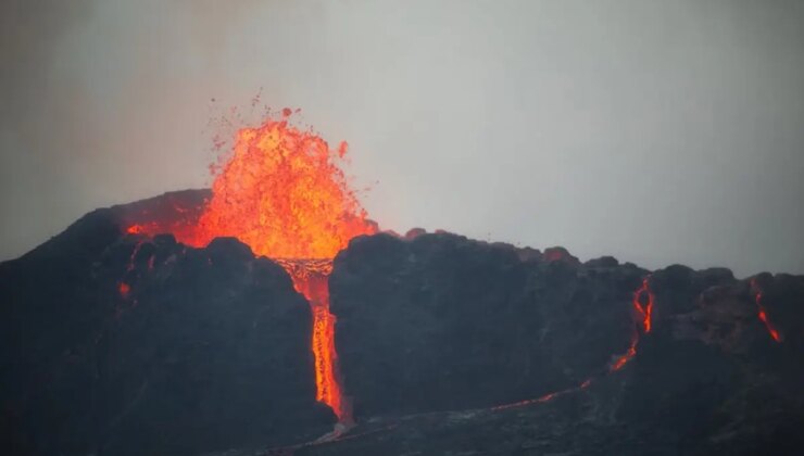 Japonya’da dev patlama: Sakurajima’dan göğe kül yağdı