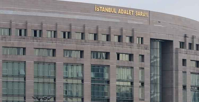Kapalıçarşı’daki döviz istasyonları üzerinden para aklandığı iddiasıyla yürütülen soruşturmada 26 zanlı tutuklandı