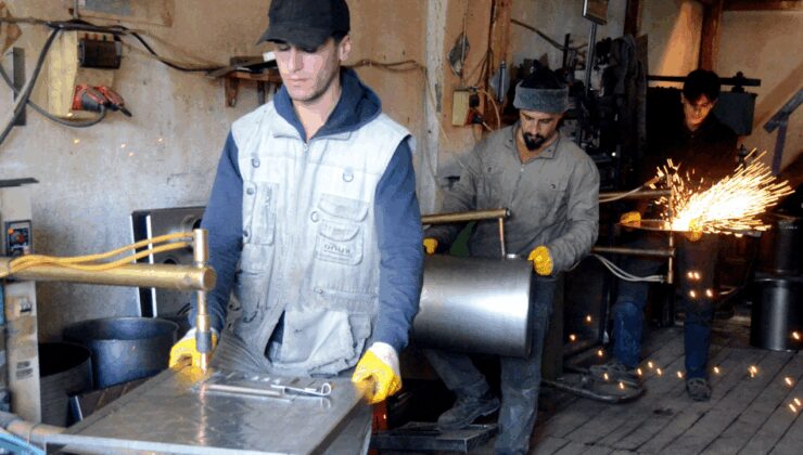 Kış gelmeden seri üretime geçtiler: Kars'ta üretilip 8 şehre gönderiliyor