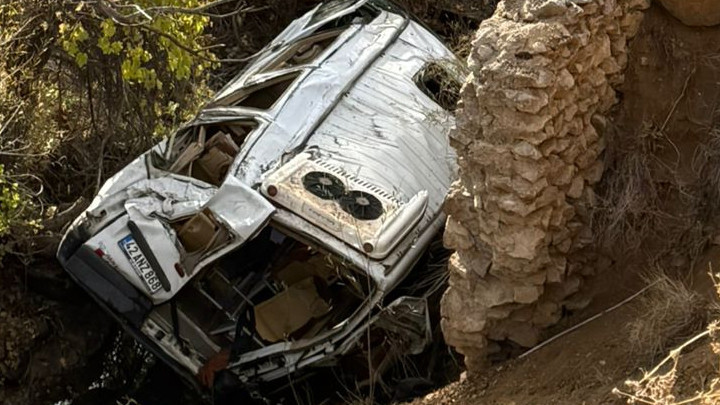 Konya’da feci kaza! Öğrenci servisi, uçuruma yuvarlandı: 14 yaralı