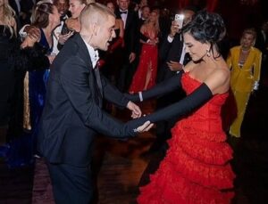 Kris Jenner’ın ünlülerle dolu doğum günü partisinden eğlence anları