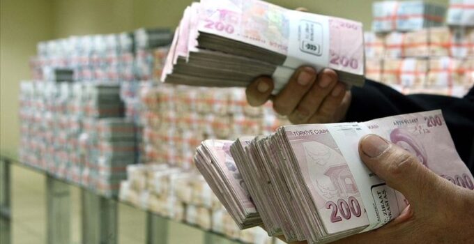 Mevduat inişe geçerken kredi faizleri çıkışta