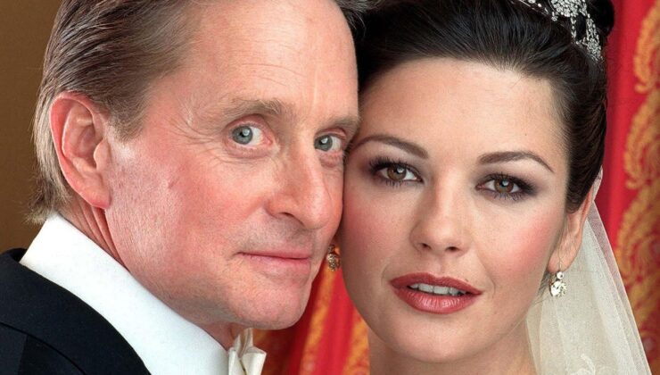 Michael Douglas eşi Catherine Zeta Jones’la 25’inci evlilik yıl dönümünü kutladı