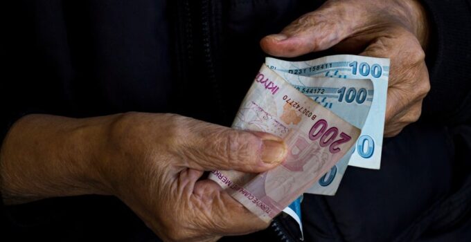 Milyonlarca kişi bu yanlış yüzünden geç emekli oldu: Tek hata emeklilik yaşını bile yükseltiyor