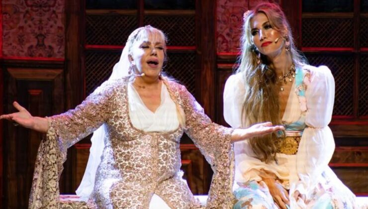 Mine Koşan’dan, Çağla Şıkel’e sert gönderme: Çağla, tostunu yesin