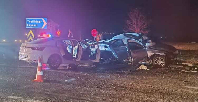 Niğde’de iki otomobil çarpıştı: 3 ölü, 6 yaralı