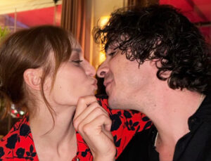 Nilperi Şahinkaya: Aşığım