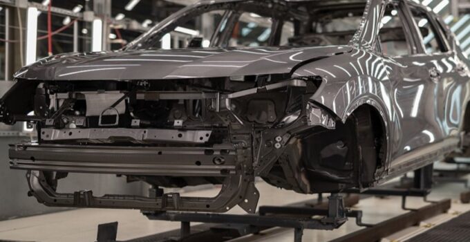 Otomotiv devi rakip aracı parçalayınca buldukları şoke etti: 'Duygulandık' açıklaması geldi