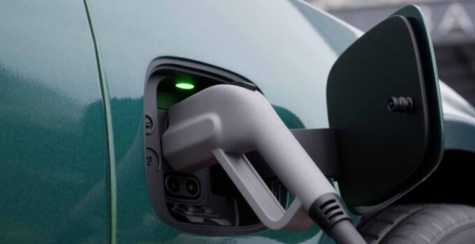 Otomotiv uzmanlarının 'kesinlikle uzak durun' listesine aldığı 4 hibrit araba modeli… Sadece masraf çıkarırlar