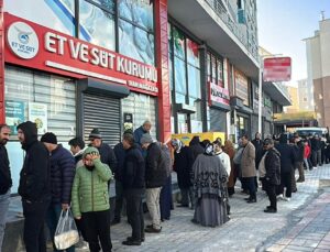 Sabah namazını müteakiben ucuz et kuyruğu