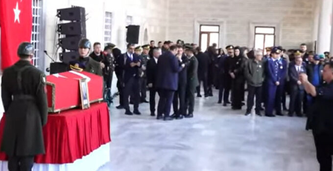 Şehit Pilot Yarbay Gökhan Korkmaz, son yolculuğuna uğurlanıyor