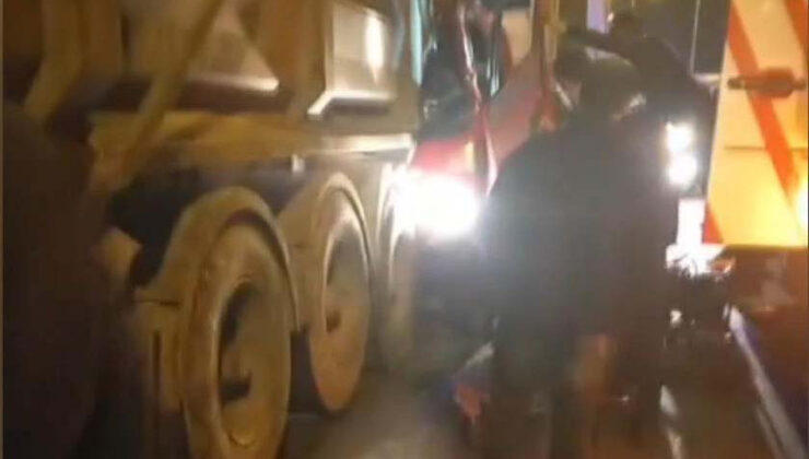 Silivri TEM Otoyolu’nda zincirleme kaza; yaralı şoförü itfaiye kurtardı