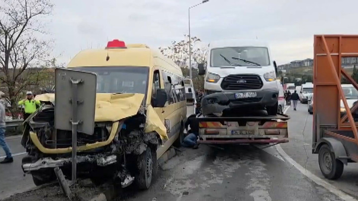 Son dakika… Başakşehir’de yolcu minibüsünün de karıştığı zincirleme kaza: 12 yaralı